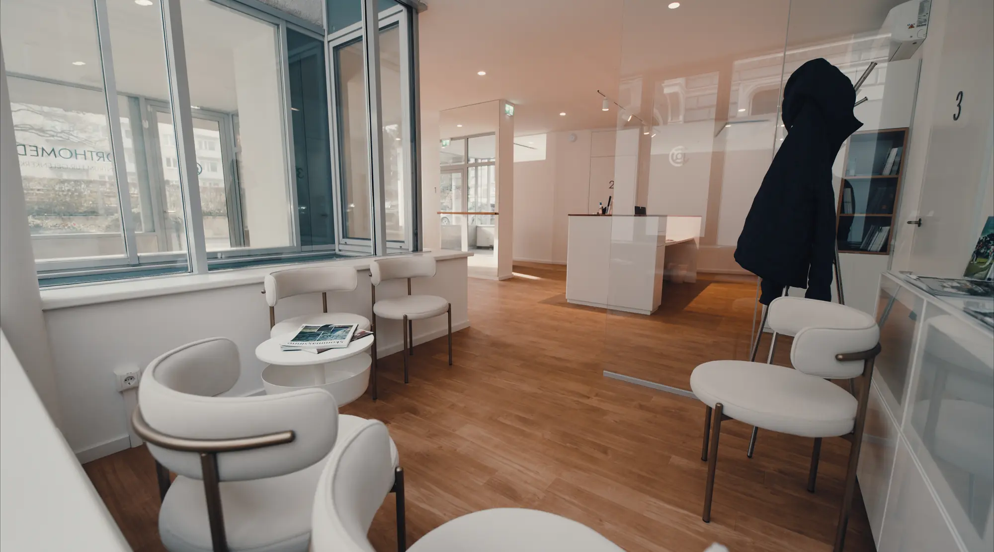Wartebereich der Ordination, Privatklinik Leech